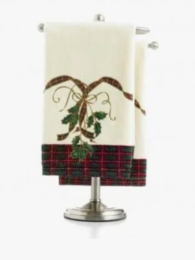 NEW Lenox - pair of holiday tartan plaid fingertip towels